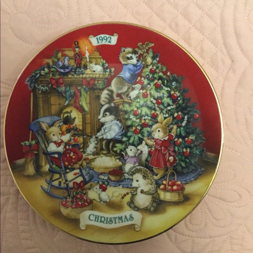 Avon 1992 decorative Christmas plate